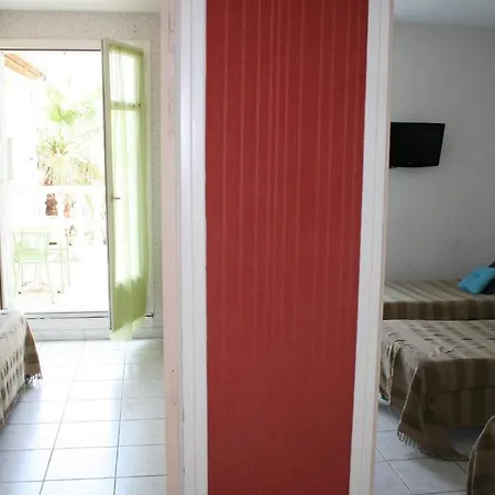 Du Château 2*